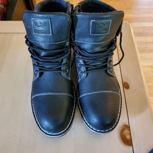 Black size 10 mens fashion/dress boots.  By Bull Boxer